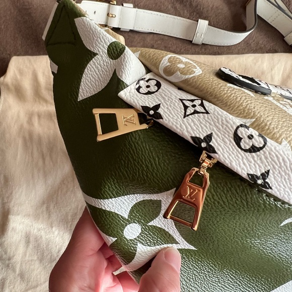 LOUIS VUITTON BUM BAG GIANT MONOGRAM KHAKI GREEN BEIGE FANNY PACK - Picture 6 of 14
